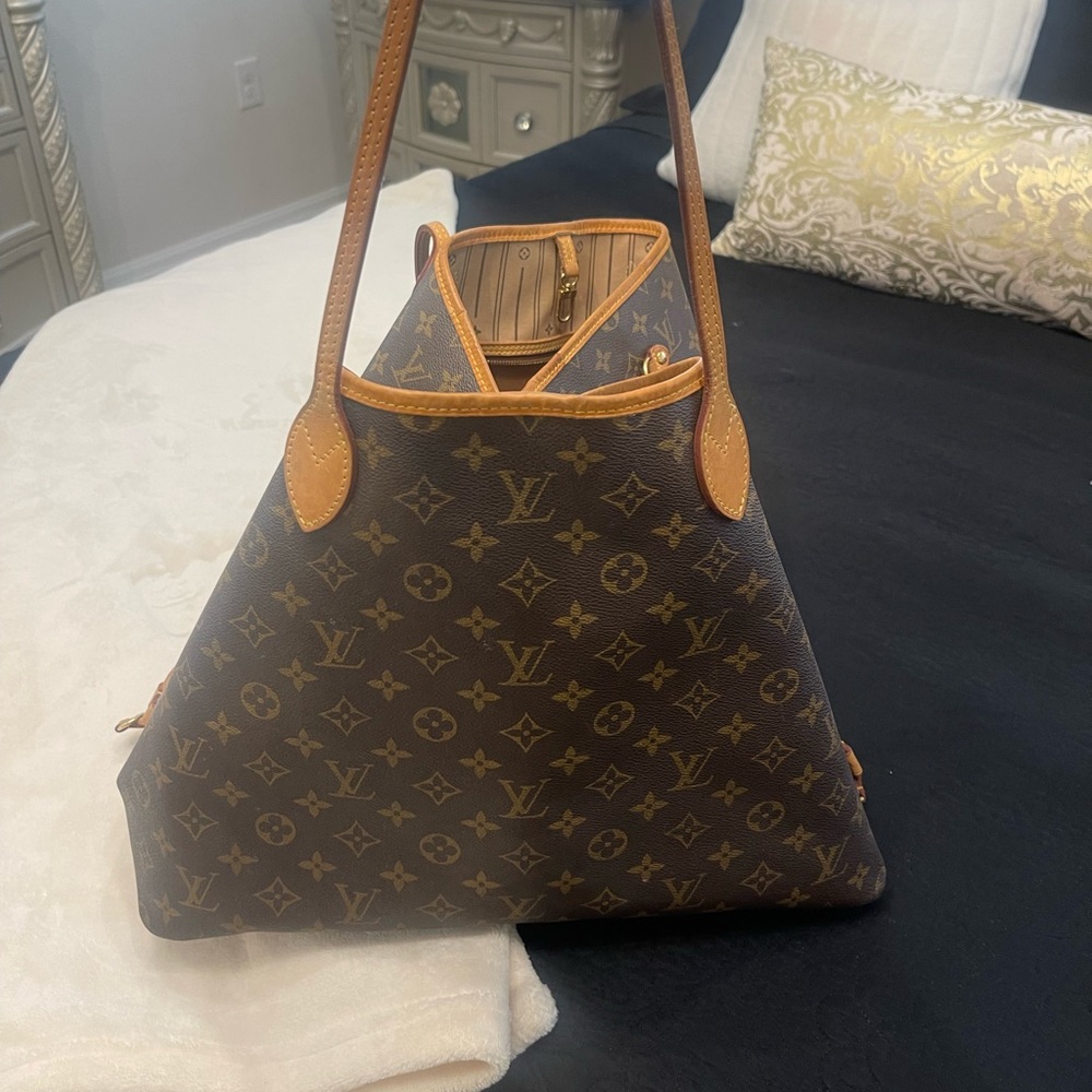 Louis Vuitton never full - Picture 2 of 7